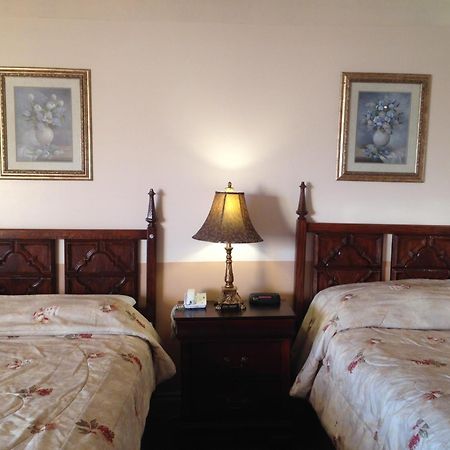 Traveller'S Inn Досон-Крик Экстерьер фото