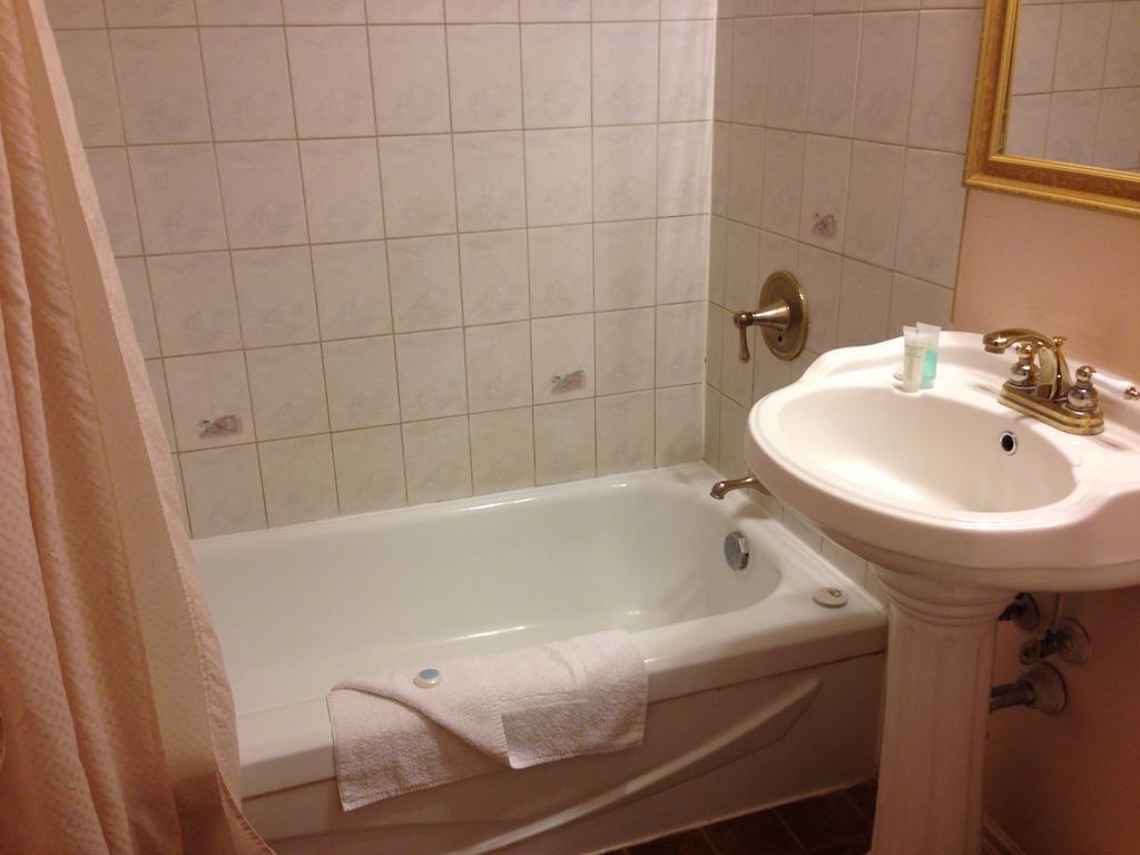 Traveller'S Inn Досон-Крик Номер фото