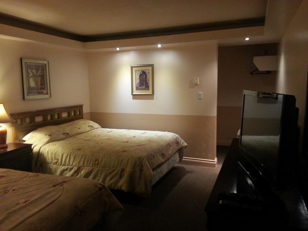 Traveller'S Inn Досон-Крик Экстерьер фото