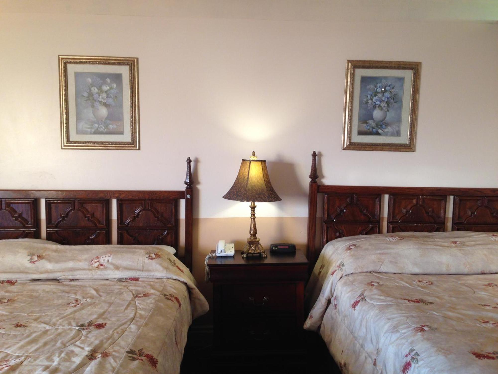 Traveller'S Inn Досон-Крик Экстерьер фото