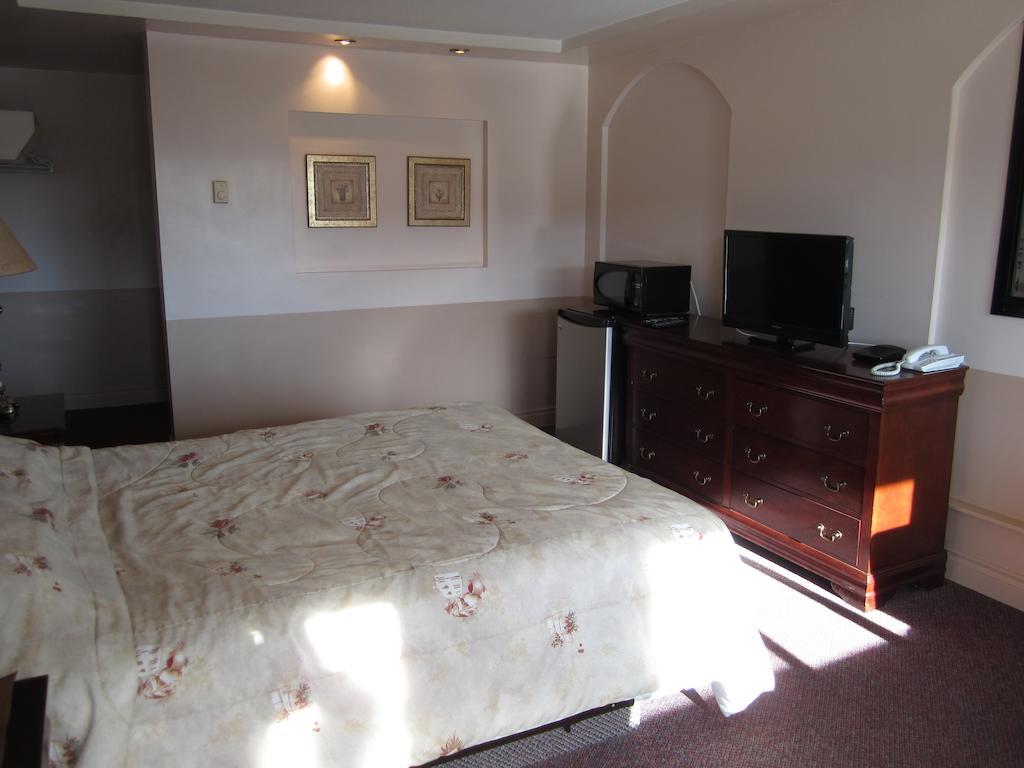 Traveller'S Inn Досон-Крик Экстерьер фото